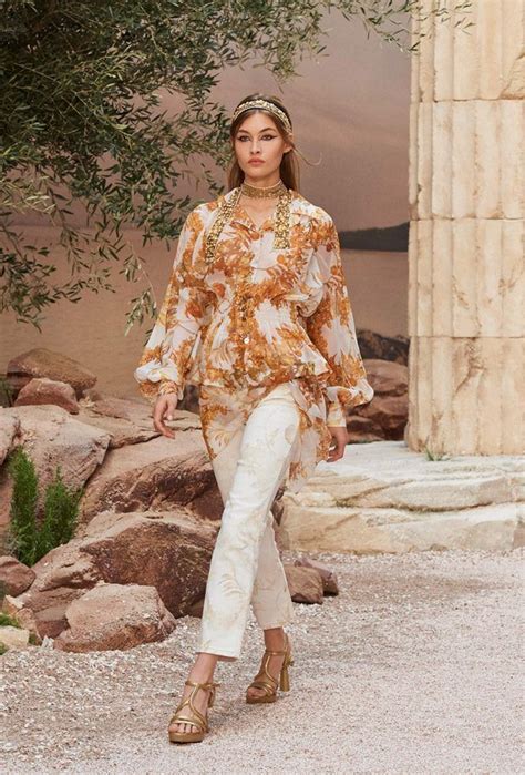 Chanel Cruise 2017.18 La Modernité de l’Antiquité Collection